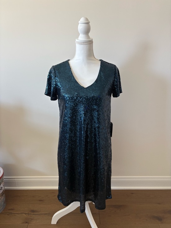 Melrose and Market Dresses & Skirts - Melrose and Market Black Sequin V‑Neck Midi Dress